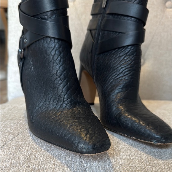 Black Textured Women's Ankle Boots - Picture 6 of 6